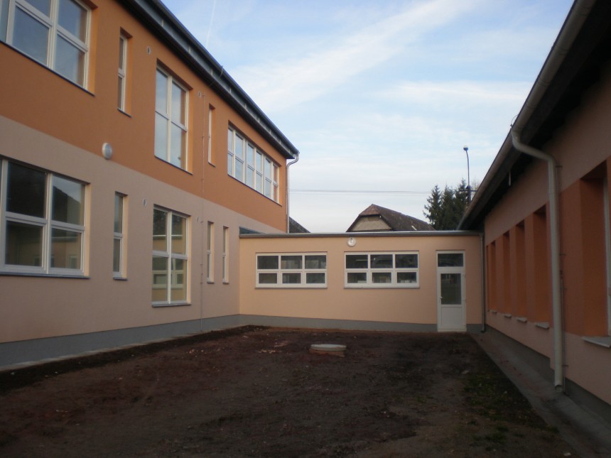 Střední škola v Lomnici nad Popelkou